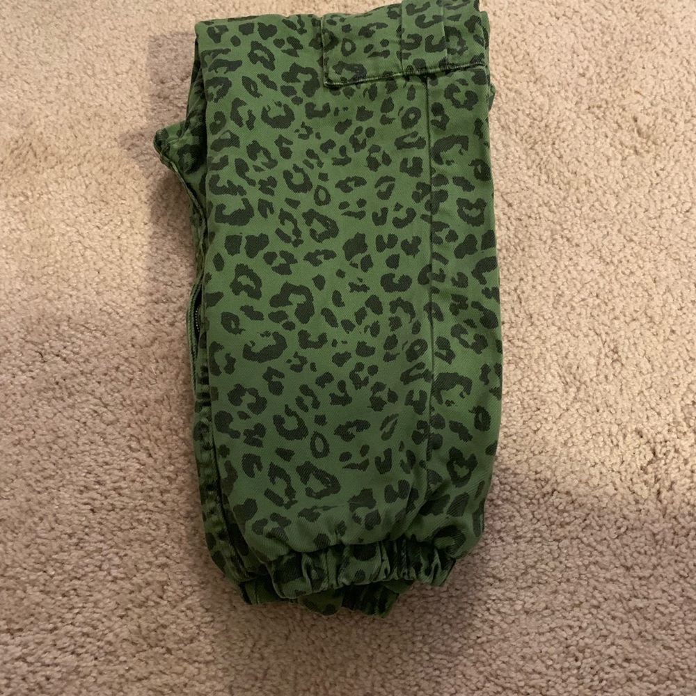 Bershka Green leopard cargo pants BRAND NEW - Picture 4 of 6